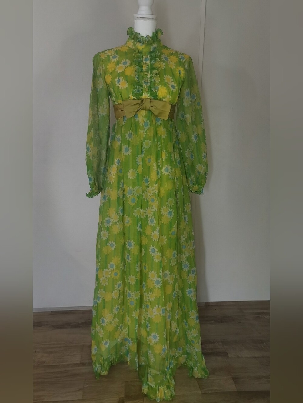 Vintage-Inspired Green Floral Maxi Dress with Bow